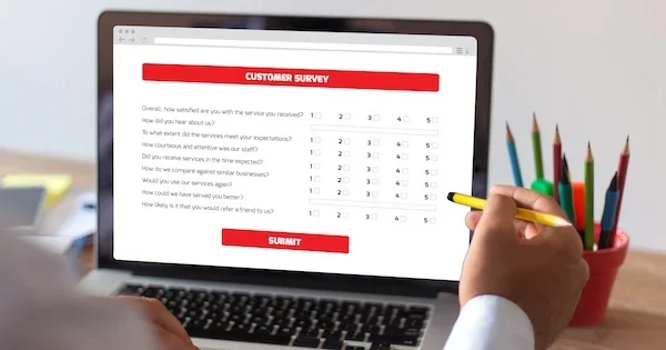How can an online survey be successful?