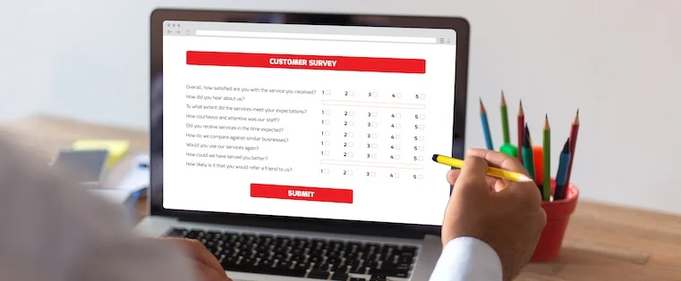 How can an online survey be successful?